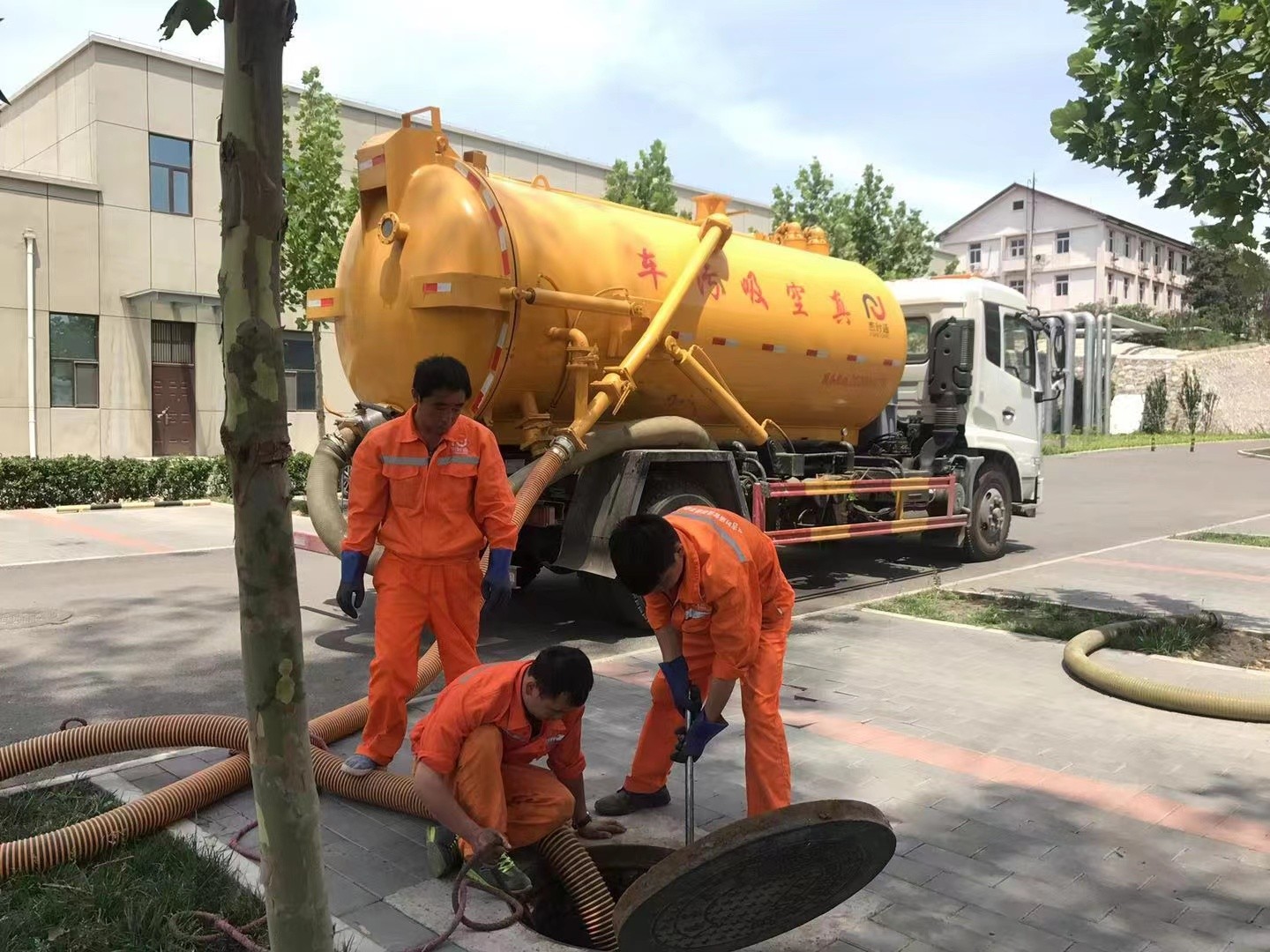 岑溪化粪池清理与5-8吨吸粪车施工效率分析